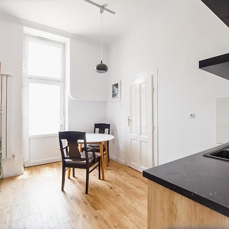 Spacious Riverviews Apartment Near Piata Unirii Oradea Exteriör bild