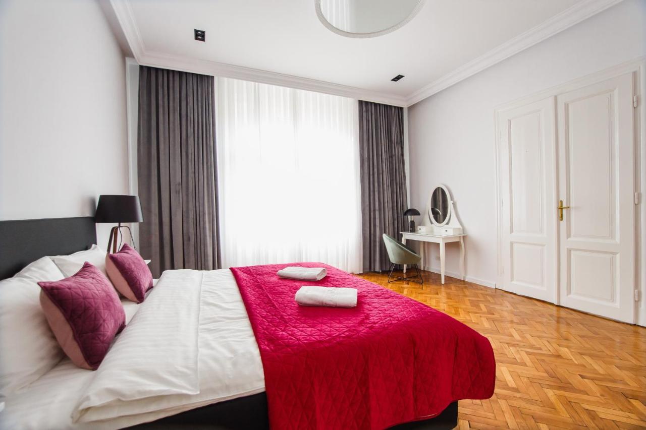 Spacious Riverviews Apartment Near Piata Unirii Oradea Exteriör bild