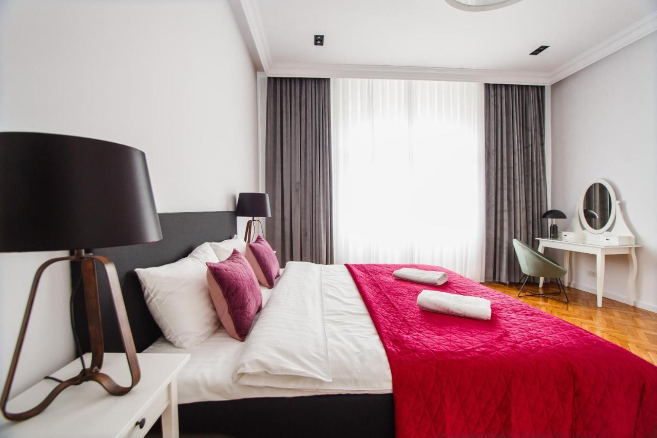 Spacious Riverviews Apartment Near Piata Unirii Oradea Exteriör bild