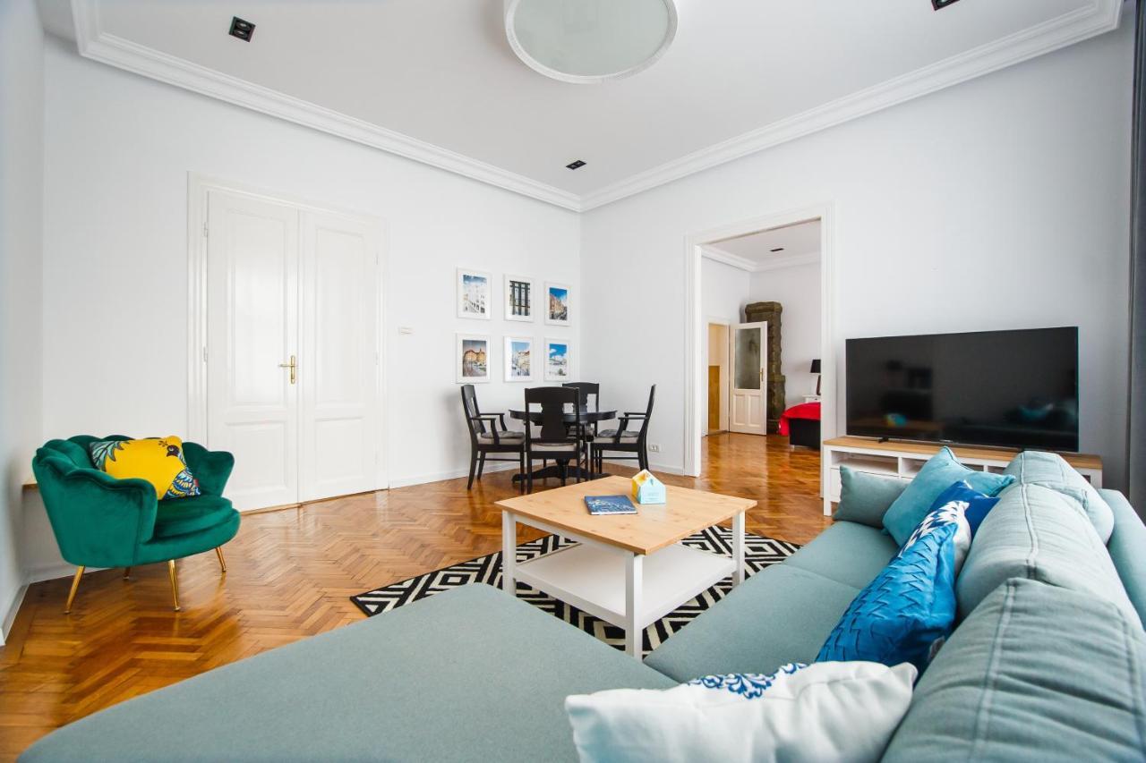 Spacious Riverviews Apartment Near Piata Unirii Oradea Exteriör bild