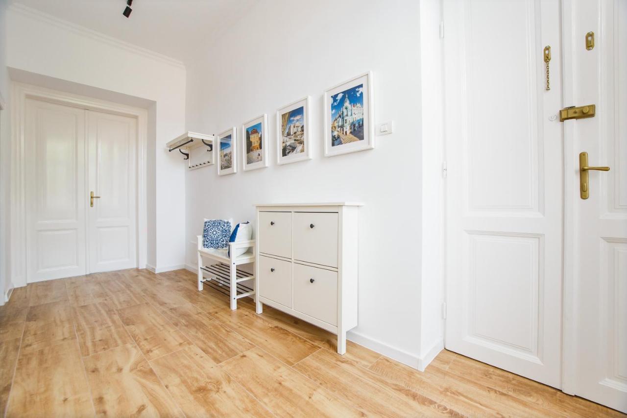 Spacious Riverviews Apartment Near Piata Unirii Oradea Exteriör bild