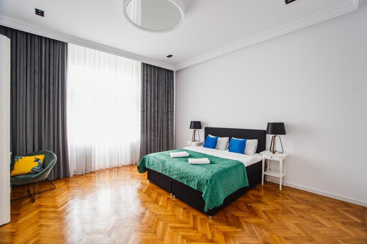 Spacious Riverviews Apartment Near Piata Unirii Oradea Exteriör bild