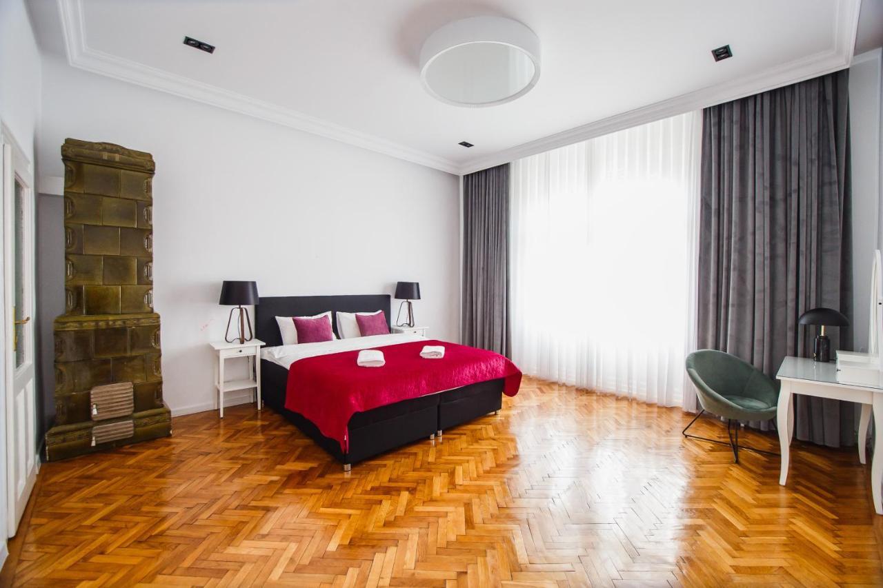 Spacious Riverviews Apartment Near Piata Unirii Oradea Exteriör bild