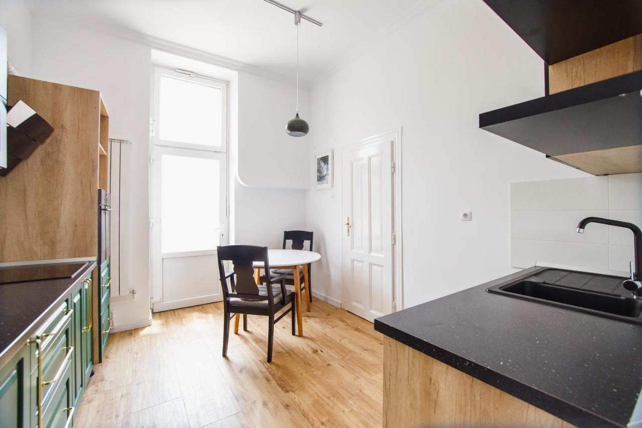 Spacious Riverviews Apartment Near Piata Unirii Oradea Exteriör bild