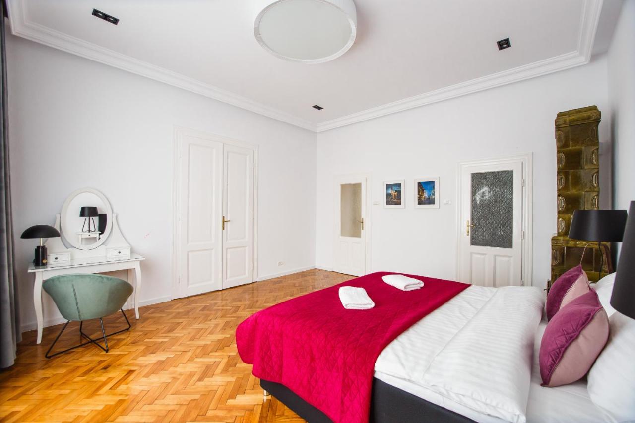Spacious Riverviews Apartment Near Piata Unirii Oradea Exteriör bild
