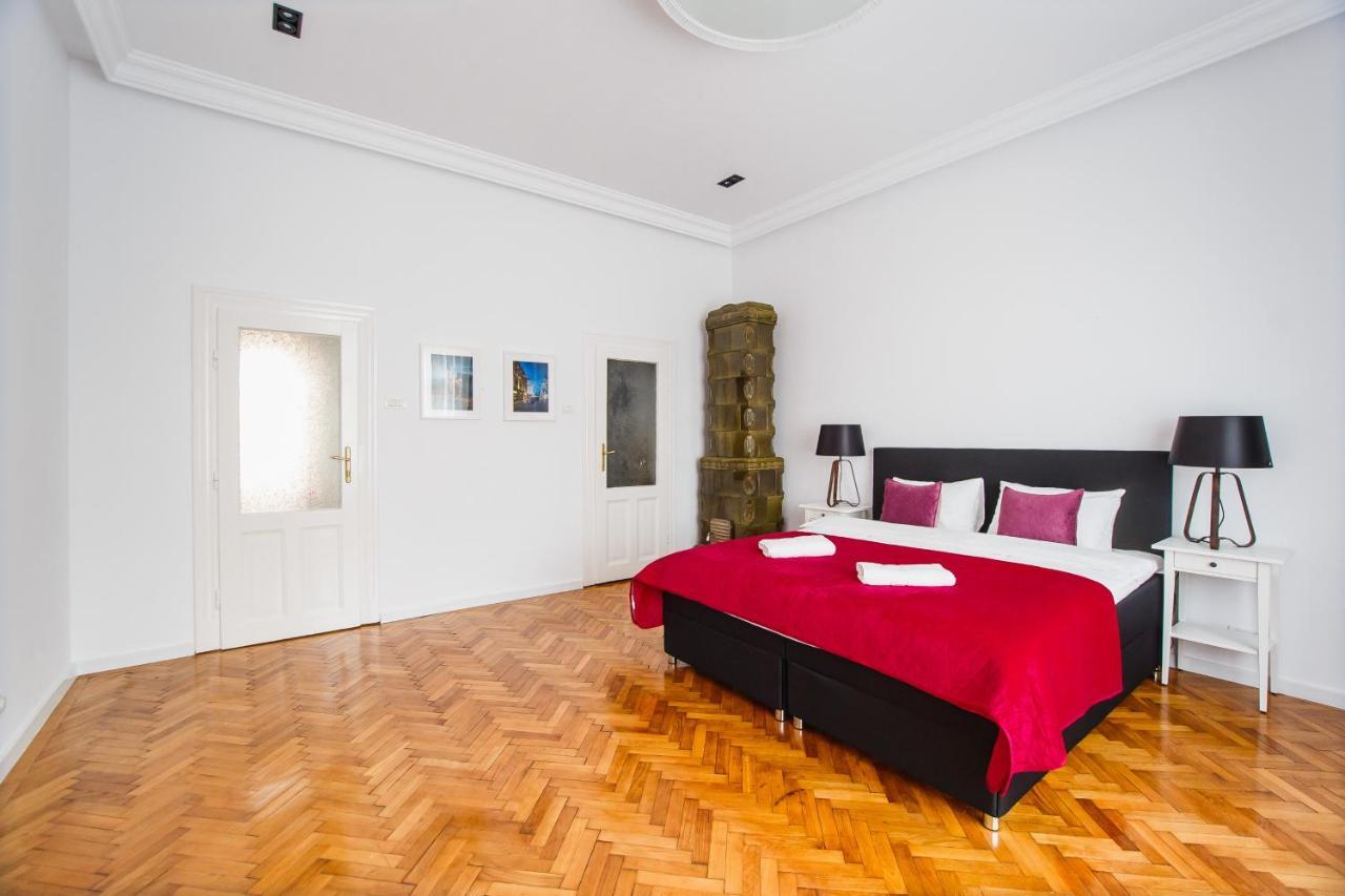 Spacious Riverviews Apartment Near Piata Unirii Oradea Exteriör bild