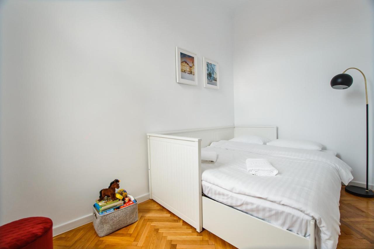 Spacious Riverviews Apartment Near Piata Unirii Oradea Exteriör bild