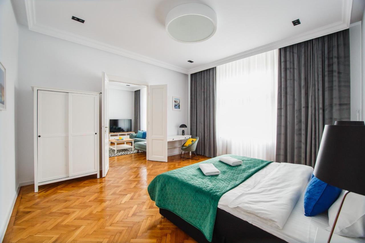 Spacious Riverviews Apartment Near Piata Unirii Oradea Exteriör bild