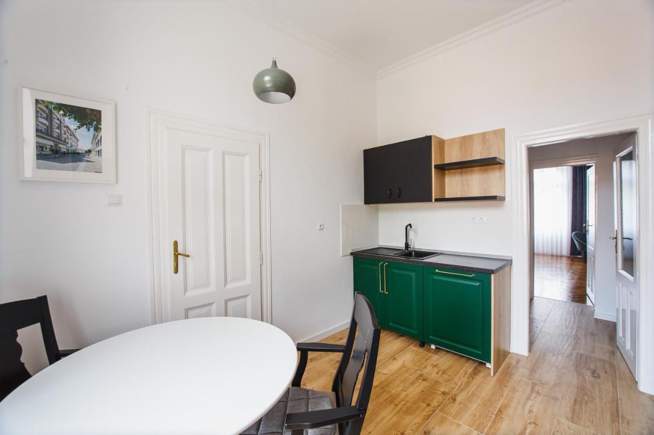 Spacious Riverviews Apartment Near Piata Unirii Oradea Exteriör bild