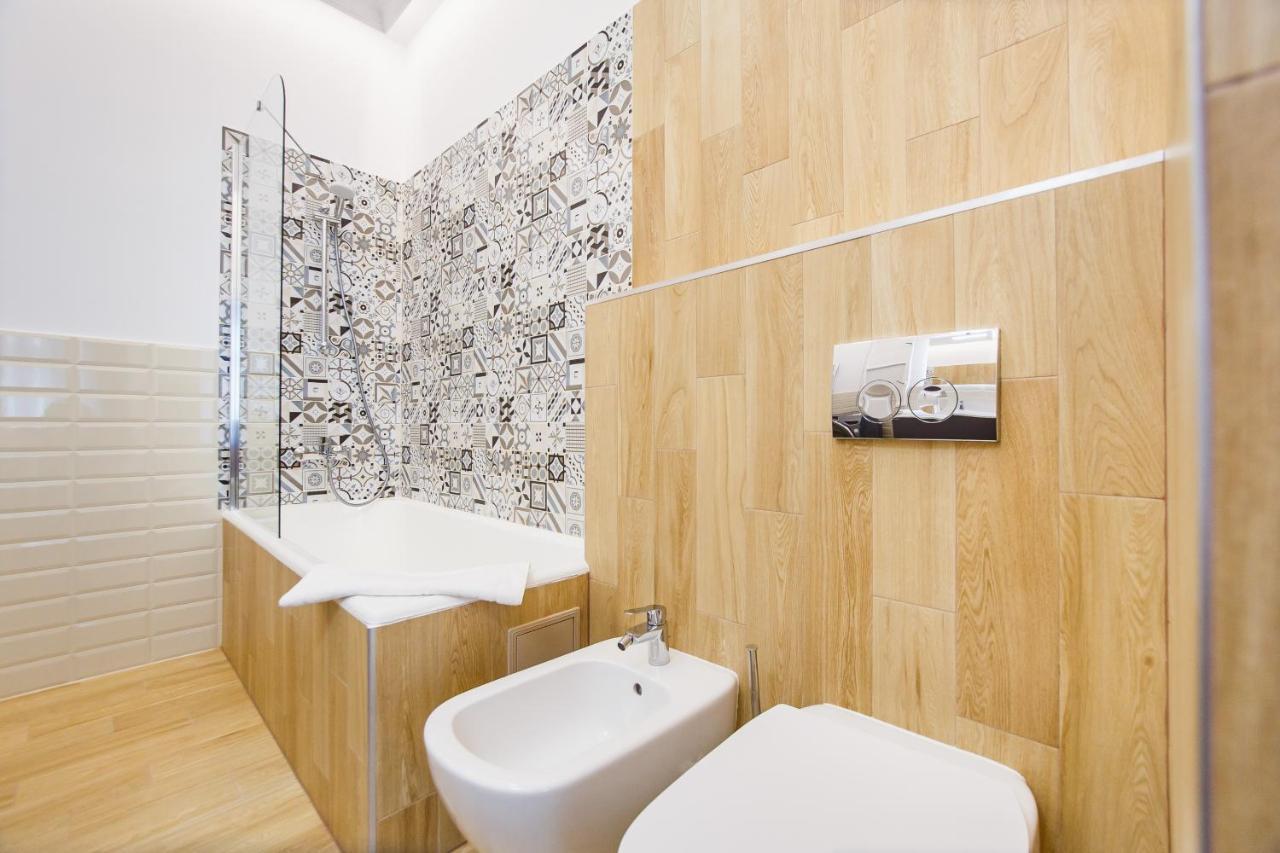 Spacious Riverviews Apartment Near Piata Unirii Oradea Exteriör bild